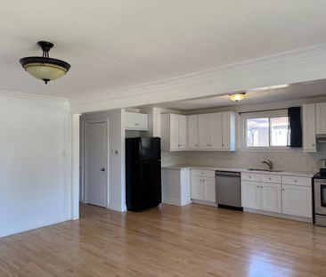 For Lease - 37 Ondrey Street, Bradford West Gwillimbury, Ontario - Photo 4