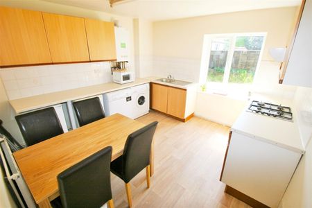 3 Bed Flat, Orchard Lodge, LS6 - Photo 5