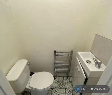 3 bedroom end of terrace house to rent - Photo 5