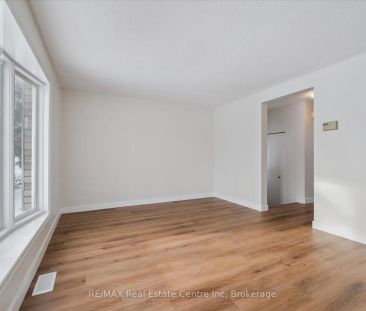 896 ELGIN STREET N - Photo 2