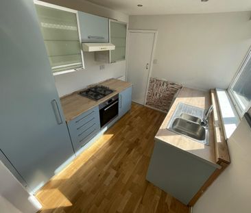 3 bed flat to rent in Croydon Road, Newcastle upon Tyne, NE4 - Photo 3
