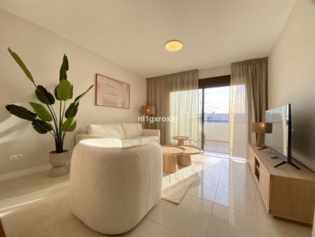 Middle Floor Apartment in Estepona - Photo 3