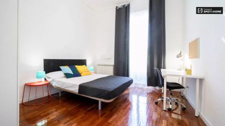 Room in a shared 11-bedroom apartment for rent in Justicia - Photo 2