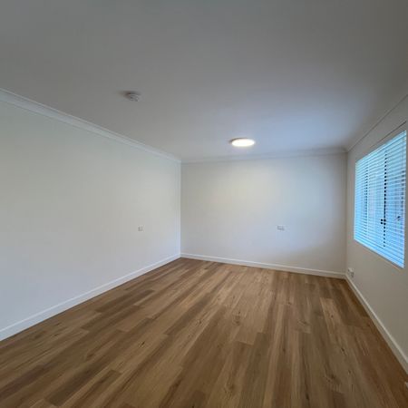 Renovated 1 bedroom flat under affordable housing for lease - Photo 3