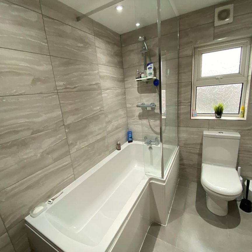 2 Bed Flat, Moorland Hall, LS3 - Photo 1