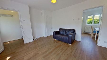 3 bedroom semi-detached house to rent - Photo 2