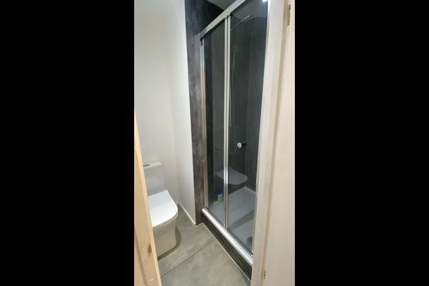 Studio Flat, Manchester Road, E14 - Photo 1