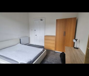 Room in a Shared Flat, Bernard Terrace, EH8 - Photo 1