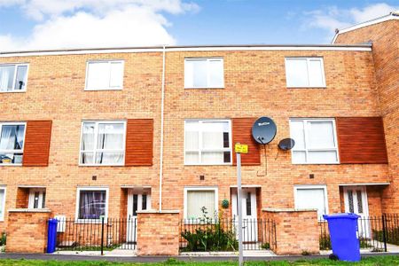 4 bedroom terraced house to rent - Photo 4