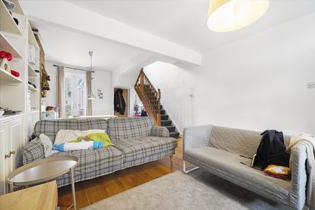 Terraced House To Let - Photo 2