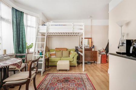 Studio to rent - Photo 2