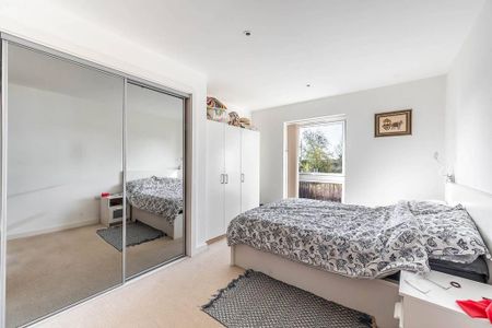 3 bedroom flat to rent - Photo 4