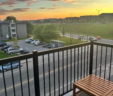 4 1/2 semi-meublé avec 2 stationnements. PREMIER MOIS GRATUIT! - Photo 1