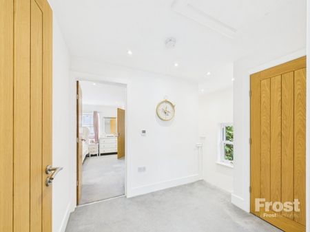 Britwell Road, Burnham, Bucks,SL1 - Photo 2