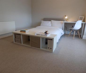 3 bedroom Flat To Let - Photo 6