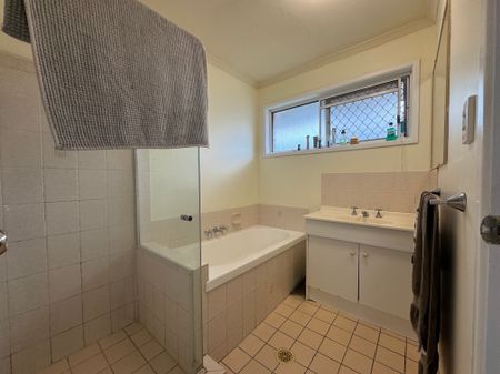 Eagleby - Photo 3