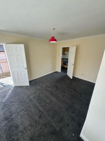 2 bedroom semi-detached house to rent - Photo 2
