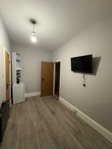 Studio Flat, Radstock Road, RG1 - Photo 3