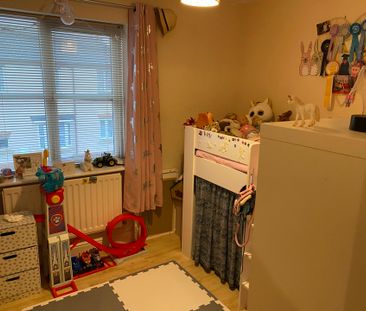 A two bedroom mid-terrace property with two double bedrooms, garage... - Photo 4