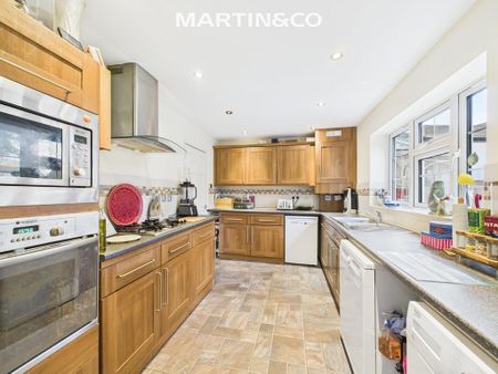 4 bedroom detached house to rent - Photo 4