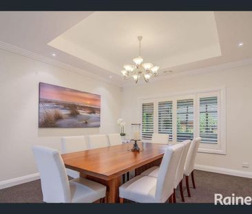 Luxurious, Spacious & Modern Family Home - Photo 3