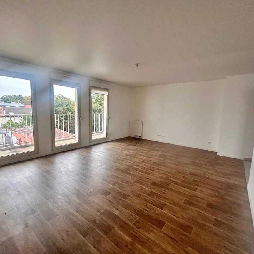 Location Appartement 4 pièces 82m² ST DENIS 93200 - Photo 1