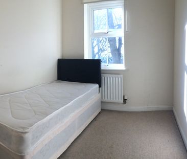 WF1, Wakefield - Photo 2