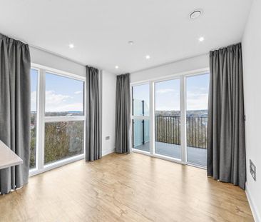 3 bedroom flat to rent - Photo 3