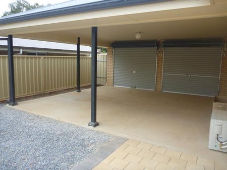 Modern Comfort in a Prime Ridgehaven Location - Photo 4