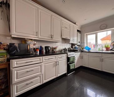 3 bedroom terraced house to rent - Photo 4