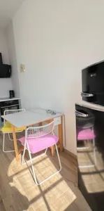 möbliertes Apartment 32m² Dachgeschoss Citylage U-Bahn 6 Monate all inklusive 980, - - Photo 1