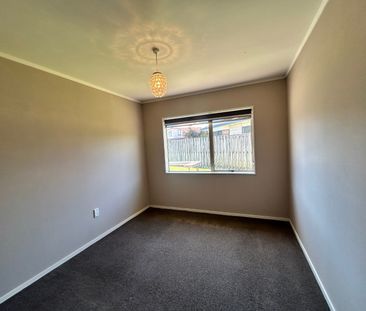 Fabulous Family Home - Papamoa Beach - Photo 3