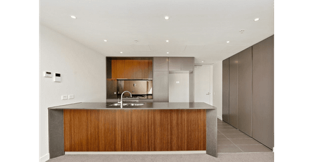 Fully Furnished 2-Bed Apartment with Panoramic City Views on Level 10 - Photo 4