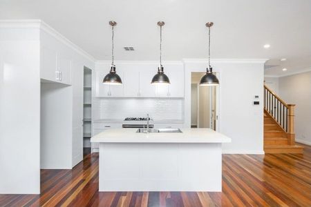 2/64 Waverley Street, Moonee Ponds VIC 3039 - Photo 4