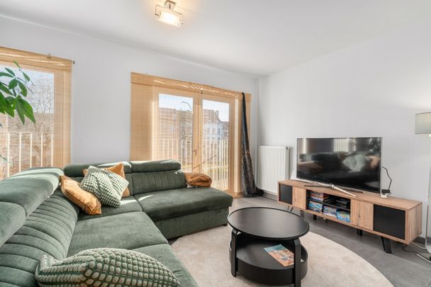 Appartement met twee kamers en ondergrondse autostaanplaats - Photo 1