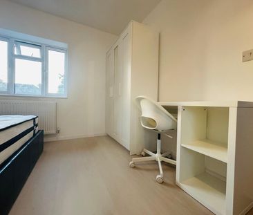 Studio Flat, Gilton Road, SE6 - Photo 3