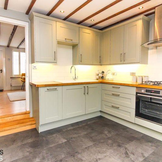 2 bedroom end of terrace house to rent - Photo 1