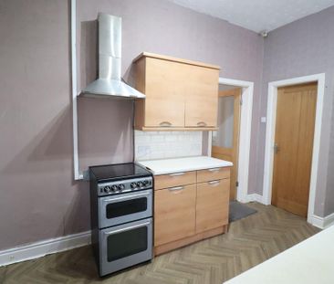 3 bedroom end of terrace house to rent - Photo 5