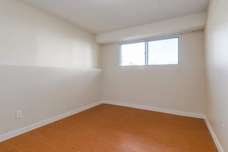 2 Bedroom - Photo 4
