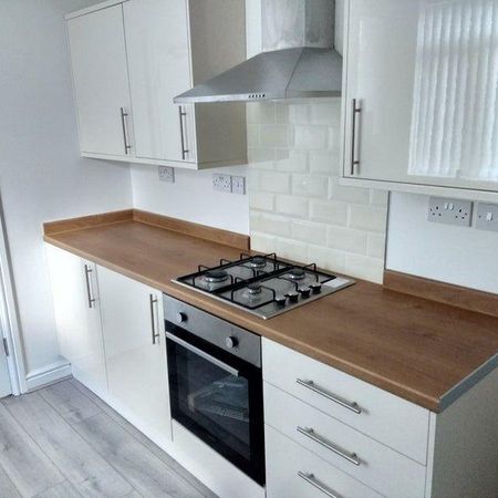 1 bedroom in a house share to rent - Photo 4