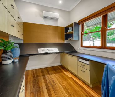 Spacious home with flexibility on CBD fringe - Photo 2