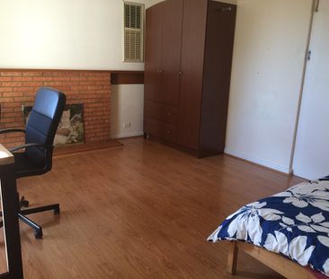 5-bedroom shared house, Finch Street - Photo 2