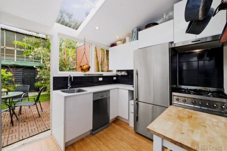 3 Bed, 1 Bath - Photo 5