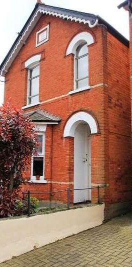Addlestone, Surrey, KT15 - Photo 1