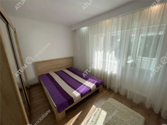 De inchiriat apartament cu 3 camere decomandate si 2 balcoane din zona centrala din Sibiu - Photo 1