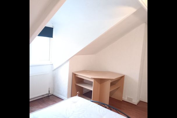 4 Bed Terraced House, Brudenell Avenue, LS6 - Photo 1