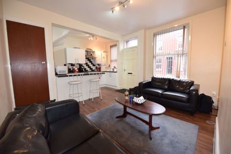 2 bedroom House in Thornville Mount, Leeds - Photo 2