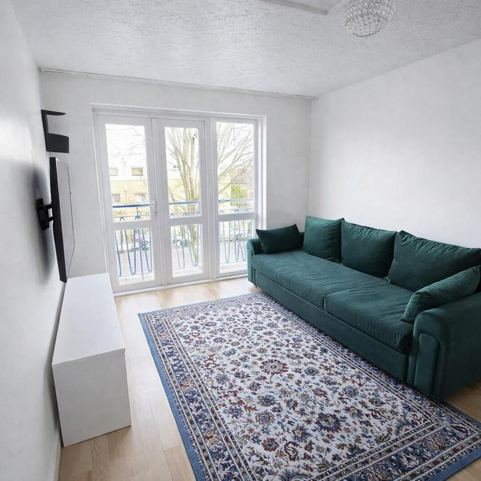 4 bedroom flat to rent - Photo 1