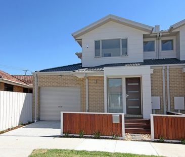 108 Winter Crescent, Reservoir VIC 3073 - Photo 3