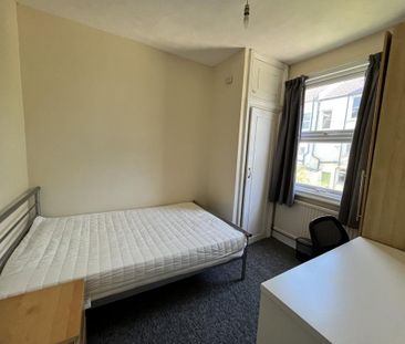 4 bedroom terraced house to rent - Photo 6